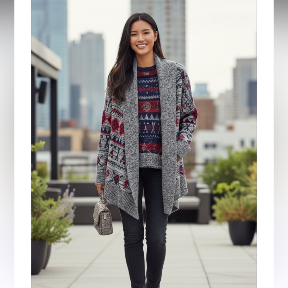 Roxy Aztec Print Oversized Knit Open Draped Cardigan
Sweater size Medium